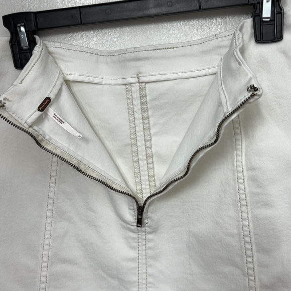 Free People white denim back zipper no pockets SEE MEASUREMENTS!!! - Picture 4 of 6